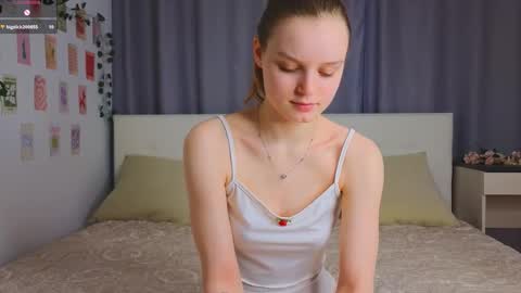 Snapshot of xiaobrunscheen chatting on December 5, 4:10 am Luna and Lina online show from December 5, 4:10 am