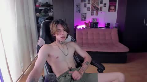 Snapshot of xice_boy chatting on May 6, 8:47 pm xIce Boy online show from May 6, 8:47 pm
