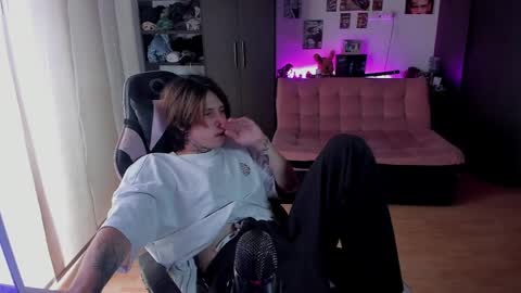 Snapshot of xice_boy chatting on May 13, 7:33 pm xIce Boy online show from May 13, 7:33 pm