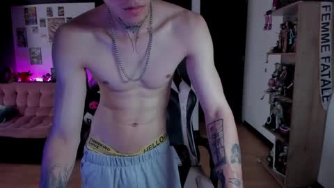 Snapshot of xice_boy chatting on June 3, 2:33 pm xIce Boy online show from June 3, 2:33 pm