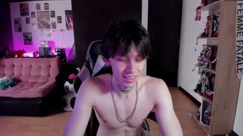 Snapshot of xice_boy chatting on June 4, 6:47 pm xIce Boy online show from June 4, 6:47 pm