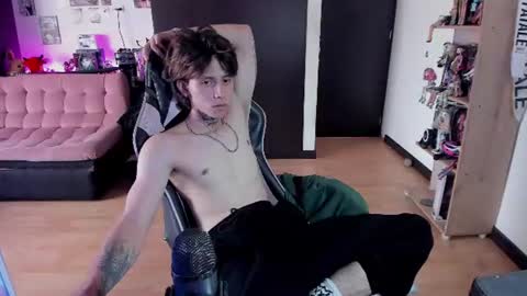 Snapshot of xice_boy chatting on June 10, 4:17 pm xIce Boy online show from June 10, 4:17 pm