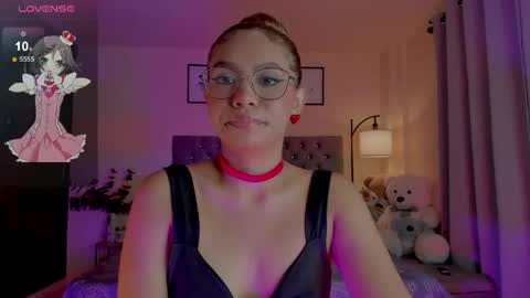 Snapshot of ximena_sotto1 chatting on May 7, 8:25 pm camila online show from May 7, 8:25 pm