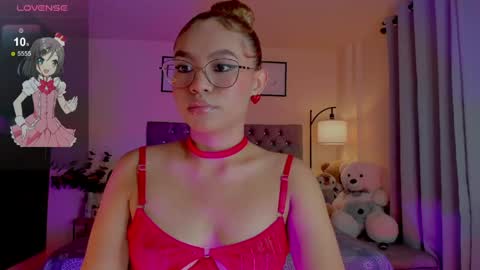Snapshot of ximena_sotto1 chatting on May 8, 9:42 pm camila online show from May 8, 9:42 pm