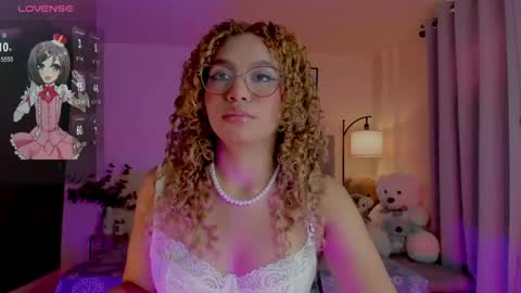 Snapshot of ximena_sotto1 chatting on May 9, 7:08 pm camila online show from May 9, 7:08 pm