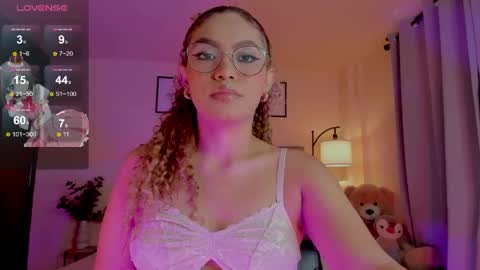 Snapshot of ximena_sotto1 chatting on June 7, 7:06 pm camila online show from June 7, 7:06 pm
