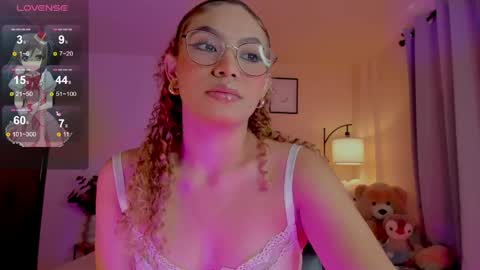 Snapshot of ximena_sotto1 chatting on June 8, 7:25 pm camila online show from June 8, 7:25 pm