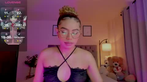 Snapshot of ximena_sotto1 chatting on June 15, 7:05 pm camila online show from June 15, 7:05 pm
