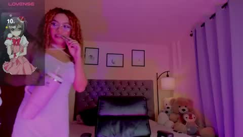 Snapshot of ximena_sotto1 chatting on June 20, 10:01 pm camila online show from June 20, 10:01 pm