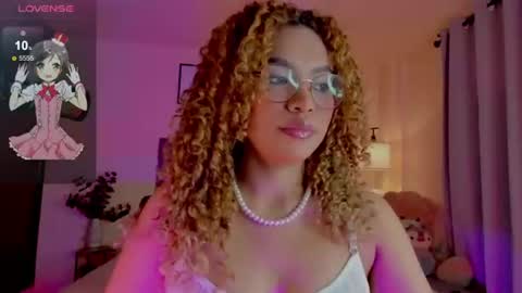 Snapshot of ximena_sotto1 chatting on June 26, 8:35 pm camila online show from June 26, 8:35 pm