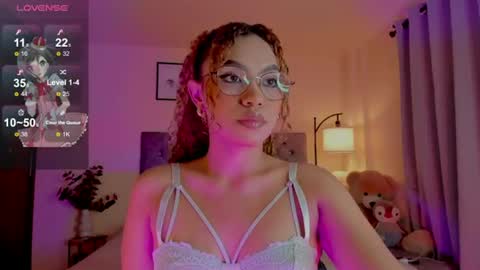 Snapshot of ximena_sotto1 chatting on July 3, 8:37 pm camila online show from July 3, 8:37 pm