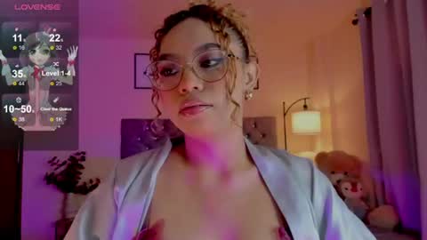Snapshot of ximena_sotto1 chatting on July 4, 8:48 pm camila online show from July 4, 8:48 pm