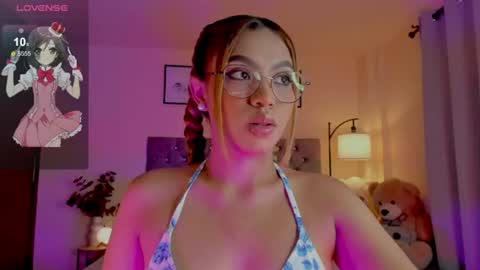 Snapshot of ximena_sotto1 chatting on July 10, 9:06 pm camila online show from July 10, 9:06 pm
