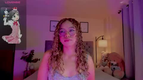Snapshot of ximena_sotto1 chatting on July 18, 6:12 pm camila online show from July 18, 6:12 pm