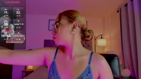 Snapshot of ximena_sotto1 chatting on July 27, 9:11 pm camila online show from July 27, 9:11 pm