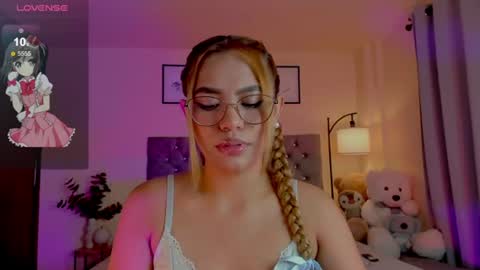 Snapshot of ximena_sotto1 chatting on August 8, 8:44 pm camila online show from August 8, 8:44 pm