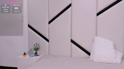 ximenacosta online show from October 26, 12:11 pm