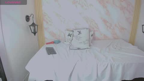 XiomyFox online show from April 22, 4:08 pm