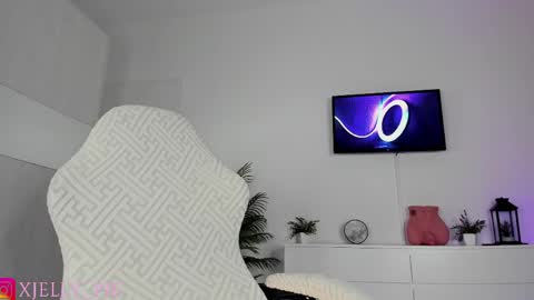 Snapshot of xjelly_piee chatting on June 6, 2:00 pm Charisma online show from June 6, 2:00 pm