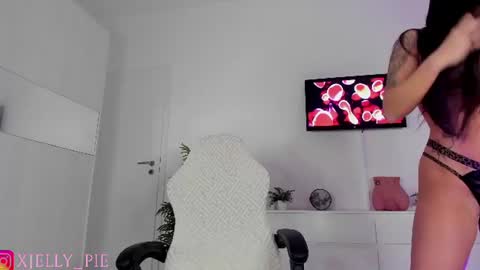 Snapshot of xjelly_piee chatting on June 16, 2:09 pm Charisma online show from June 16, 2:09 pm