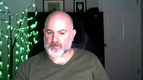 MrSlowBurn77 online show from December 17, 1:44 am