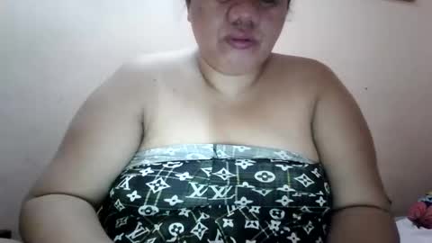 Snapshot of xjuicytits chatting on February 17, 1:02 am xjuicytits online show from February 17, 1:02 am