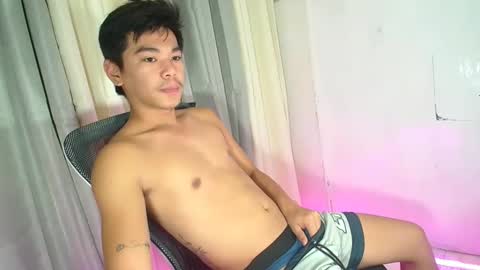 Snapshot of xkhen_damienx chatting on February 5, 6:40 am Khen online show from February 5, 6:40 am