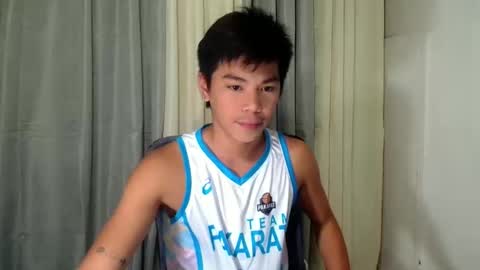 Snapshot of xkhen_damienx chatting on February 12, 11:55 pm Khen online show from February 12, 11:55 pm