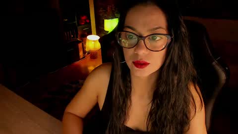 Lara online show from May 1, 9:30 pm