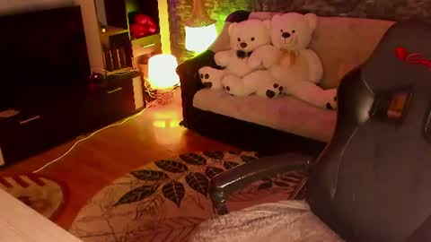 Lara online show from July 3, 8:48 pm