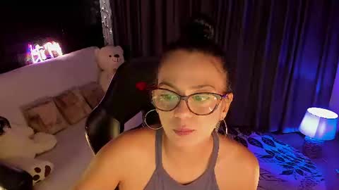 Lara online show from August 9, 9:09 pm