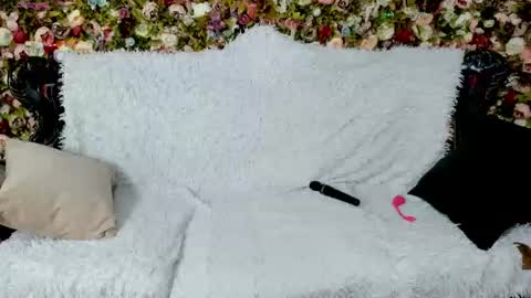 Snapshot of xlindamilfx chatting on June 17, 1:23 pm Linda online show from June 17, 1:23 pm