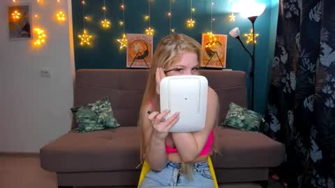 Chloe online show from January 13, 8:05 am