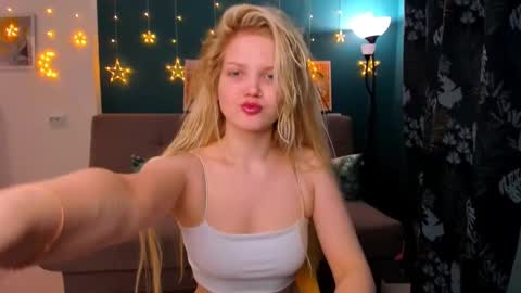 Chloe online show from February 7, 1:53 pm