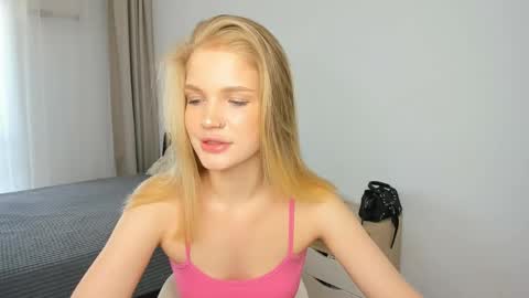 Chloe online show from May 30, 9:06 am