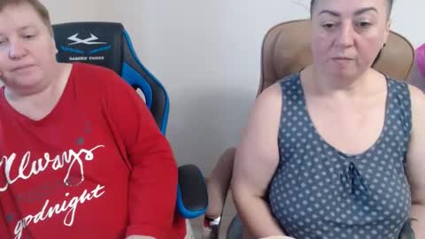 Snapshot of xmollyjanex chatting on November 22, 10:36 am XMollyJaneX online show from November 22, 10:36 am