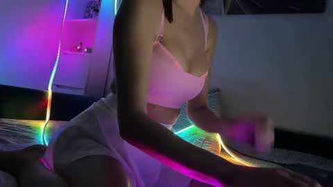 Snapshot of xmollylovex chatting on December 15, 6:12 pm XMollyLoveX online show from December 15, 6:12 pm