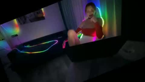 Snapshot of xmollylovex chatting on April 16, 7:25 pm XMollyLoveX online show from April 16, 7:25 pm