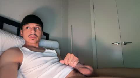 Snapshot of xmomentumx chatting on July 4, 4:35 pm xmomentumx online show from July 4, 4:35 pm