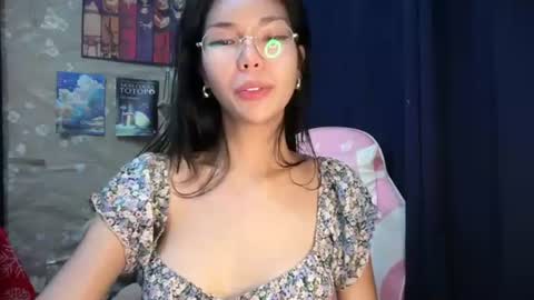 Snapshot of xmonica_cummerx chatting on June 14, 9:11 am Sweet Monica online show from June 14, 9:11 am
