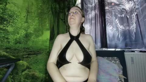 xnicetitsx online show from May 3, 5:24 am