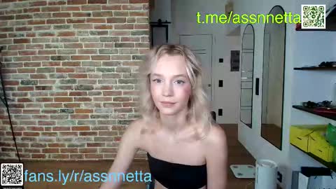 Snapshot of xoanetta chatting on September 16, 7:31 am Assnnettablondie online show from September 16, 7:31 am