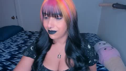 Snapshot of xocurvyrae chatting on December 6, 3:22 pm Rae online show from December 6, 3:22 pm