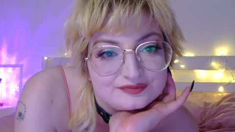 Starlette online show from June 25, 11:53 pm