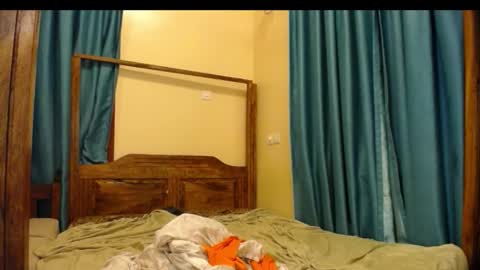 Xoxo online show from December 16, 6:57 pm