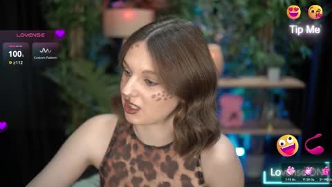 Snapshot of xoxo_molly chatting on October 31, 8:10 pm xoxo_molly online show from October 31, 8:10 pm