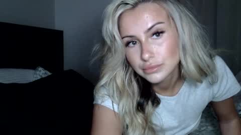Snapshot of xoxolala32 chatting on July 23, 11:46 pm Lacey Loo online show from July 23, 11:46 pm