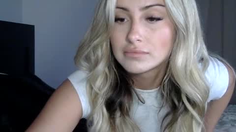 Snapshot of xoxolala32 chatting on July 24, 10:41 pm Lacey Loo online show from July 24, 10:41 pm