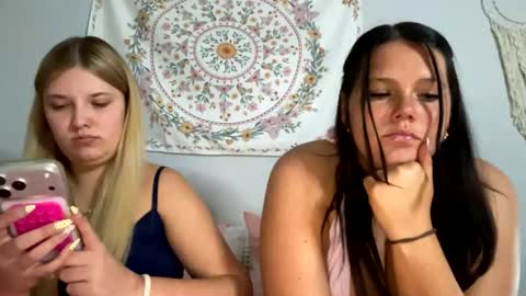Snapshot of xoxoleannarose chatting on August 3, 12:53 am Leanna online show from August 3, 12:53 am