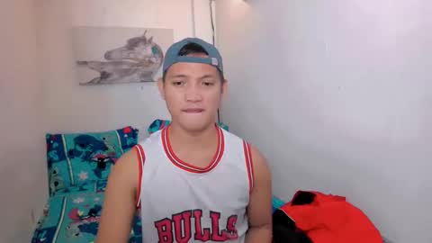 Snapshot of xsebastian19 chatting on December 16, 11:43 pm xsebastian19 online show from December 16, 11:43 pm